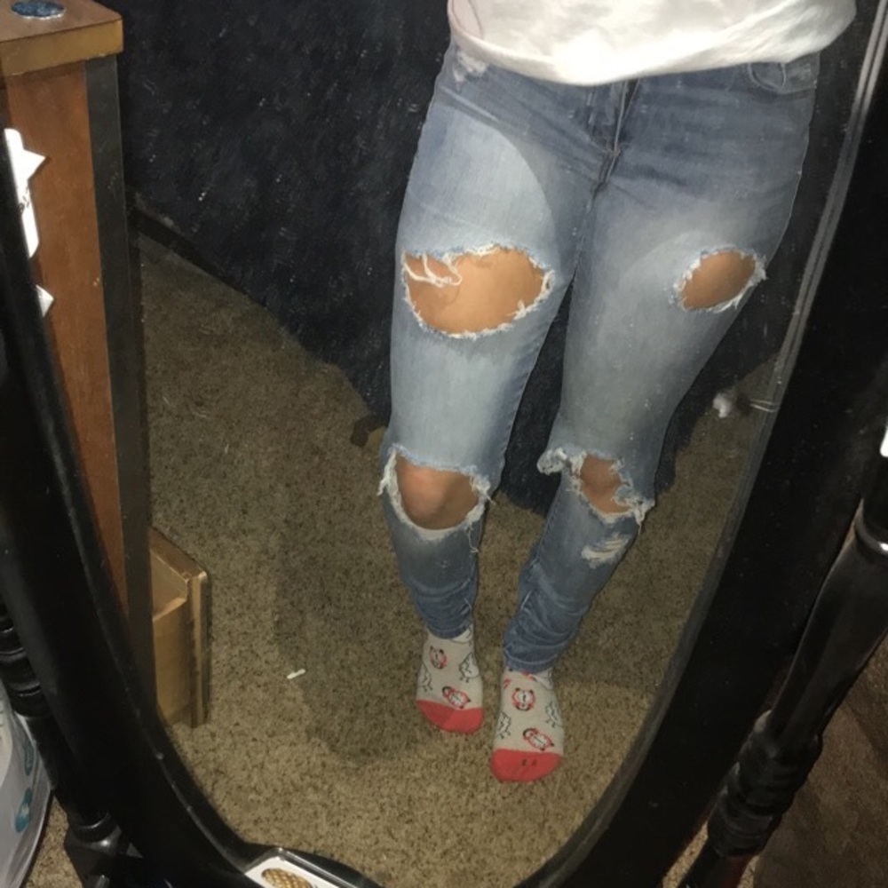 size 0-1 high waisted light wash ripped jeans